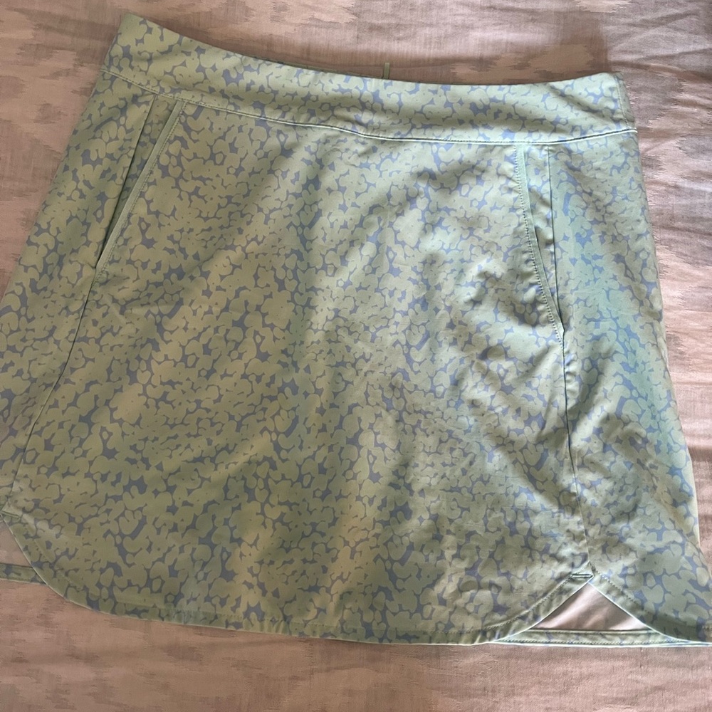Women’s vineyard vines skirt